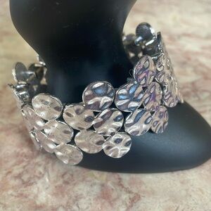 EUC~Woman’s Silver Plated Stretch Circle Designed Bracelet